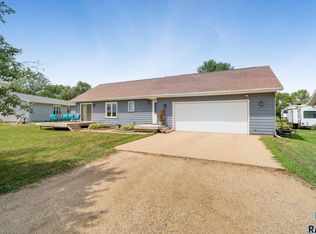 1035 S Elm Ave, Parker, SD 57053
