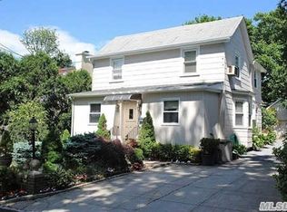 7 Morris Ln, Great Neck, NY 11024