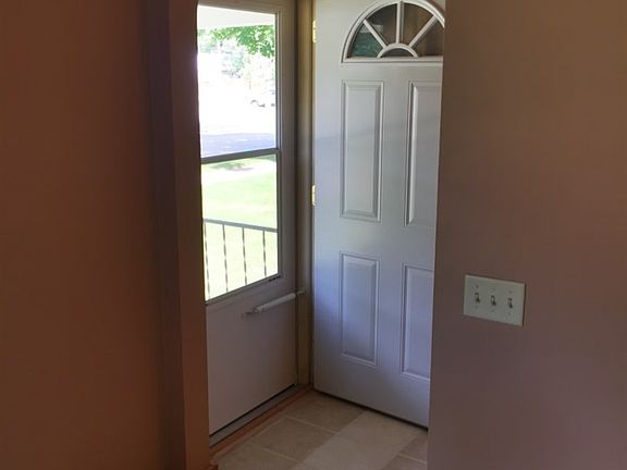 3rd image of 523 N 8th Ave