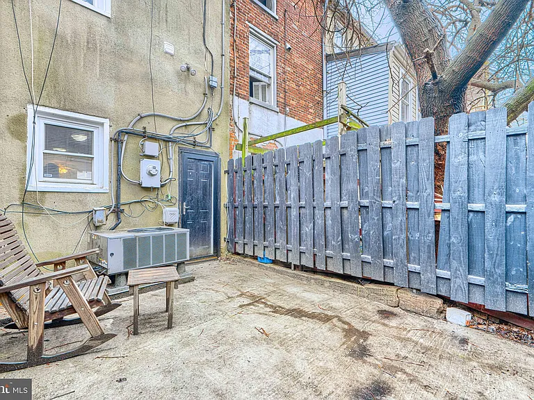1138 W Lombard St — Photo 22