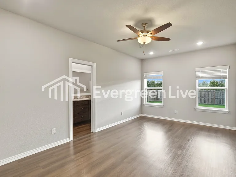 1221 Denver Dr — Photo 5