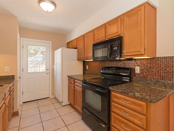3rd image of 1005 Aspen Ct