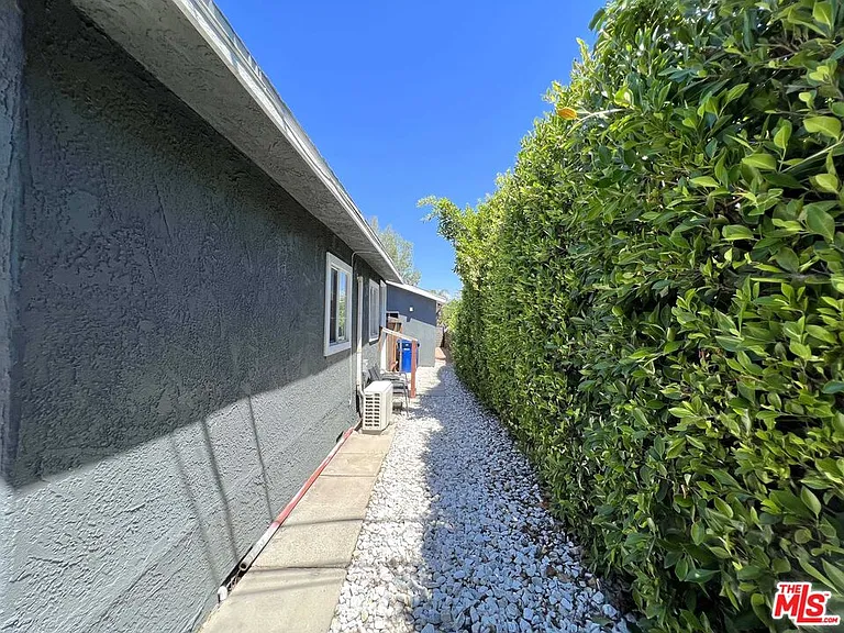 4812 Pickford St — Photo 32