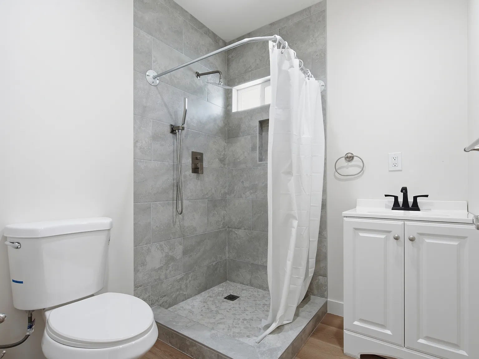 1 bed, 499 sqft, $2,350 — Photo 4