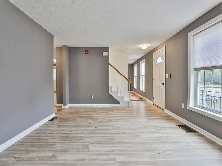54 Vandora Dr — Photo 9