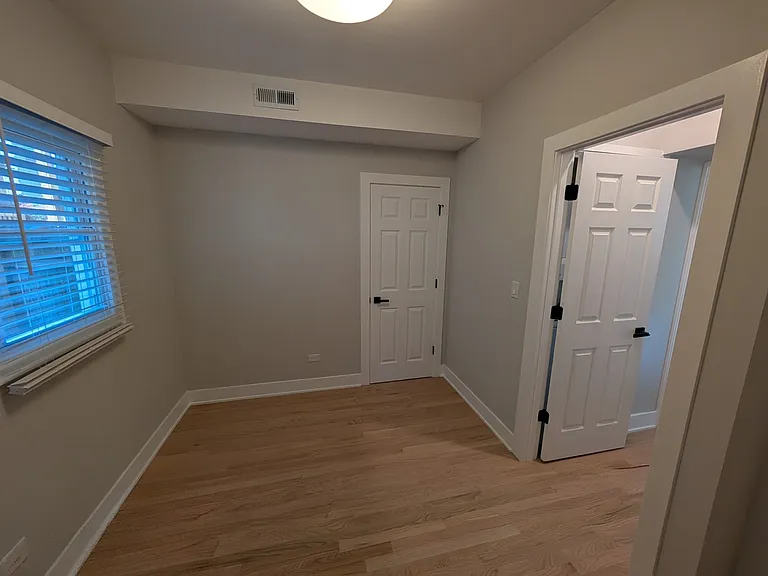 916 N Noble St #1F — Photo 11