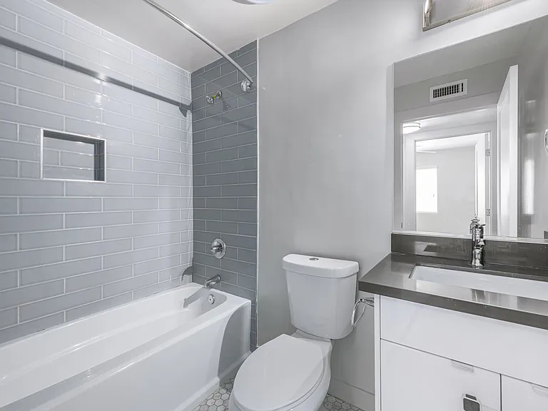 1535 N Kenmore Ave — Photo 17