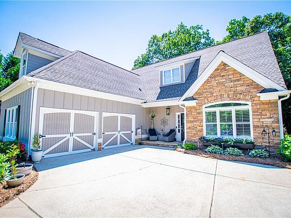 3rd image of 140 Baywood Ln