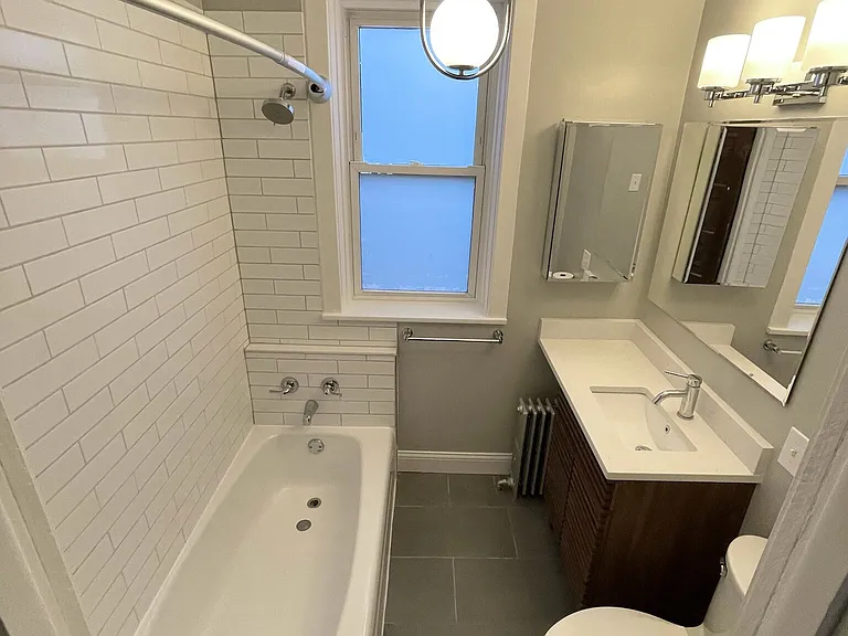 1930 N Fairfield Ave #1R — Photo 7