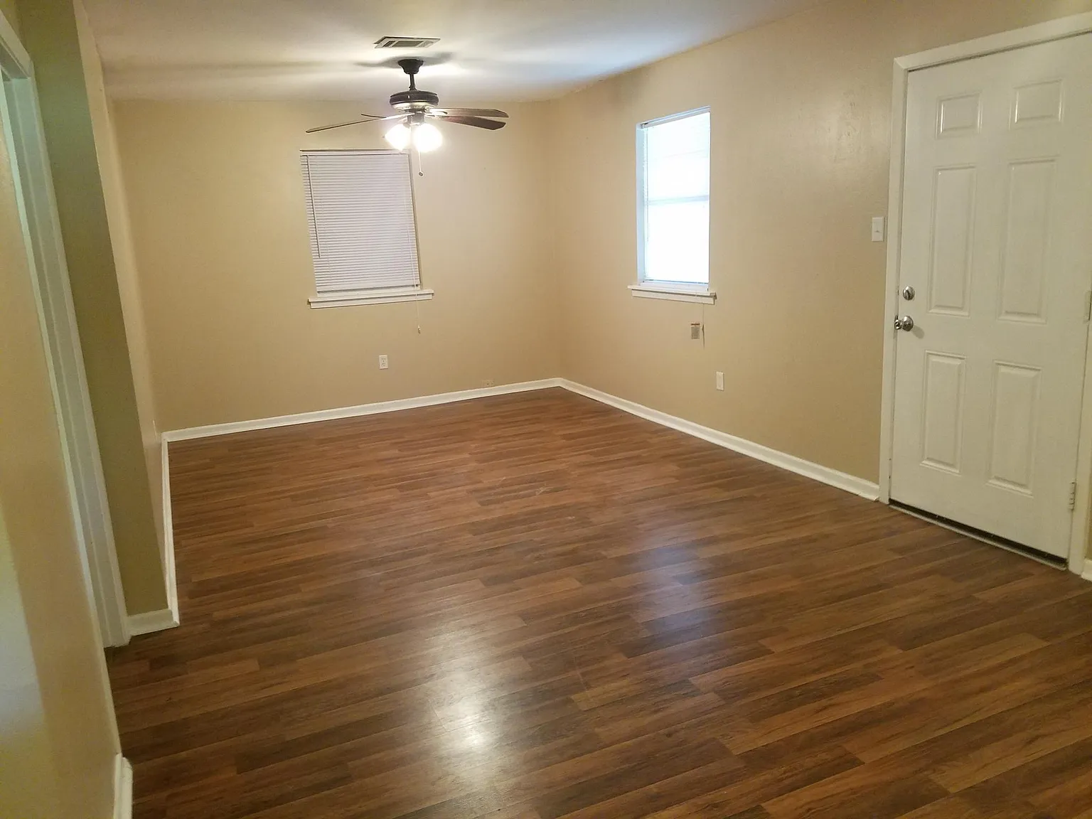 3 bed, 1000 sqft, $1,400 — Photo 3