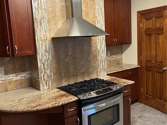 5th image of 405 W 261st St #1