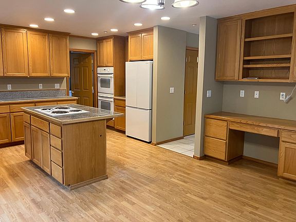 4th image of 10734 E Lake Joy Dr NE