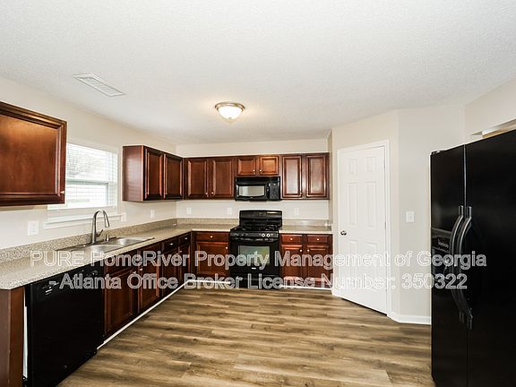 4th image of 131 Laughlin Dr
