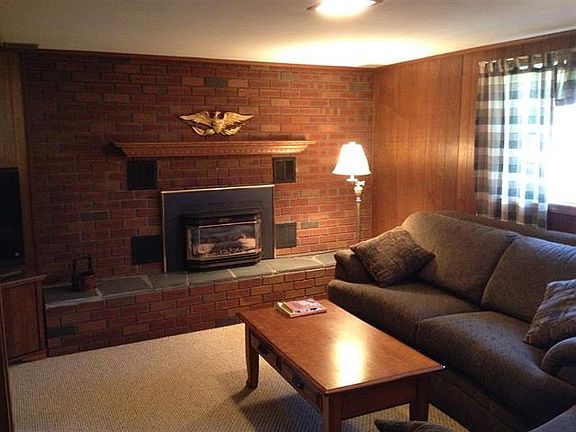 4th image of 9 Evergreen Ave