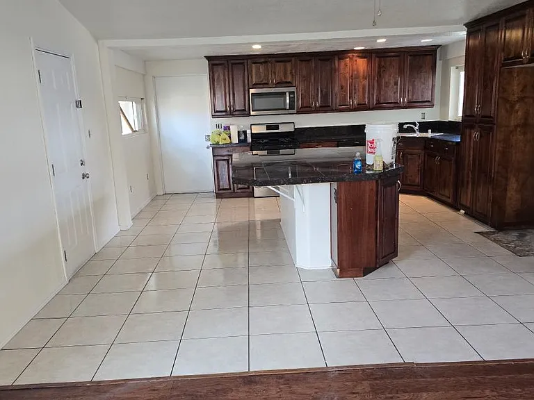 471 E Nugent St — Photo 2
