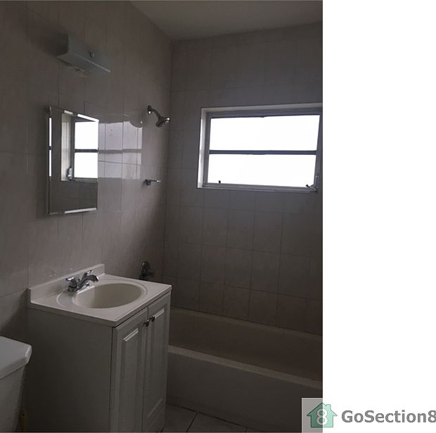 2nd image of 630 SW 9th St APT 2