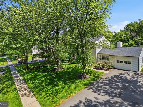 4th image of 2412 Rosedown Dr