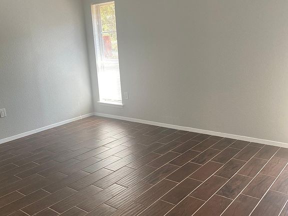 4th image of 211 Bob White Ct