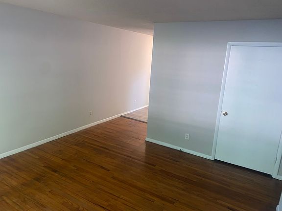 3rd image of 611 Blendwood Dr