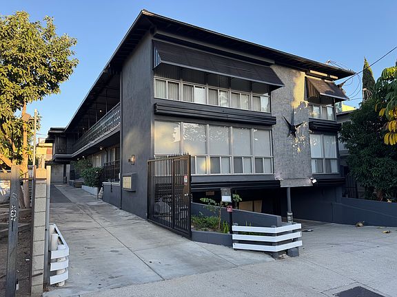 3rd image of 1926 N Vista Del Mar Ave APT 7