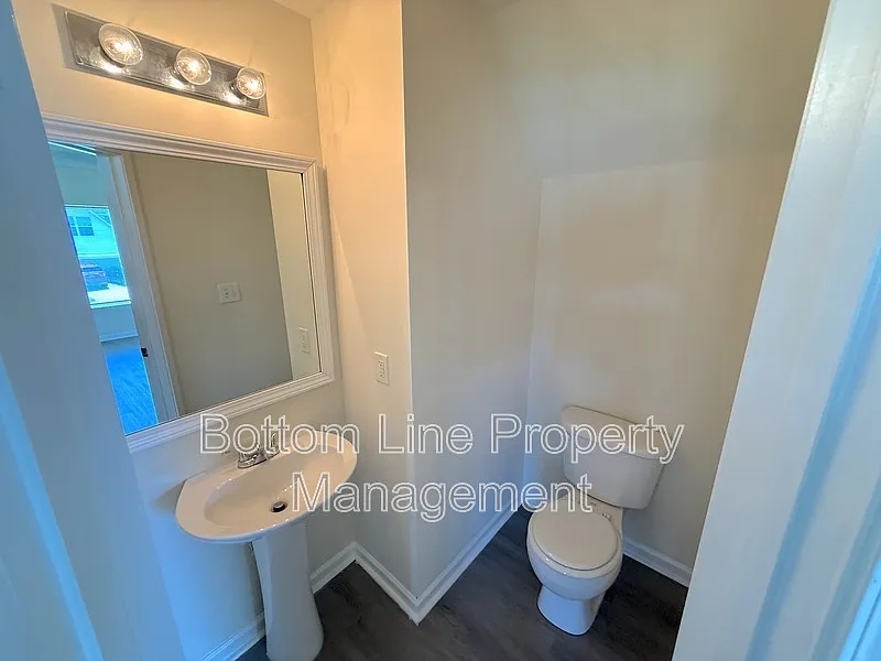 3 bed, 2.5 bath, 2080 sqft, $1,995 — Photo 4