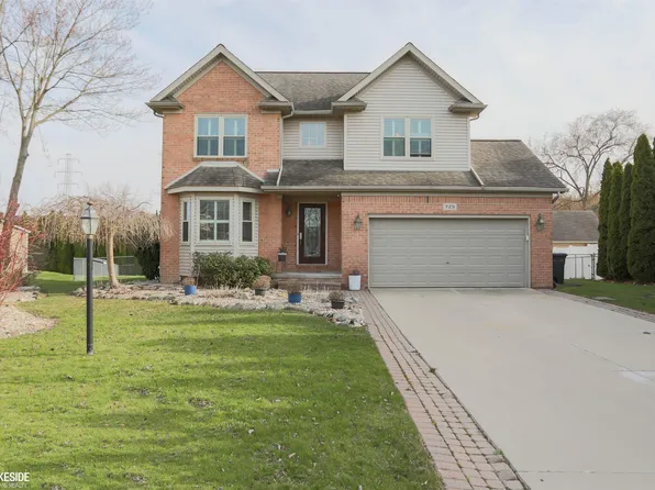 725 Koula Rd, Marysville, MI 48040