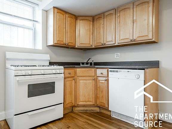 5th image of 851 W Cornelia Ave