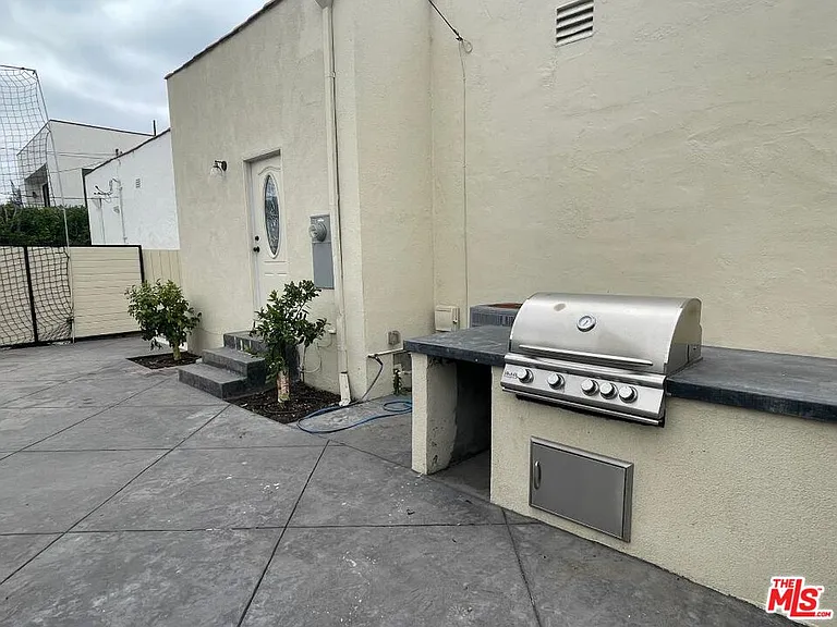 422 S Clark Dr — Photo 19