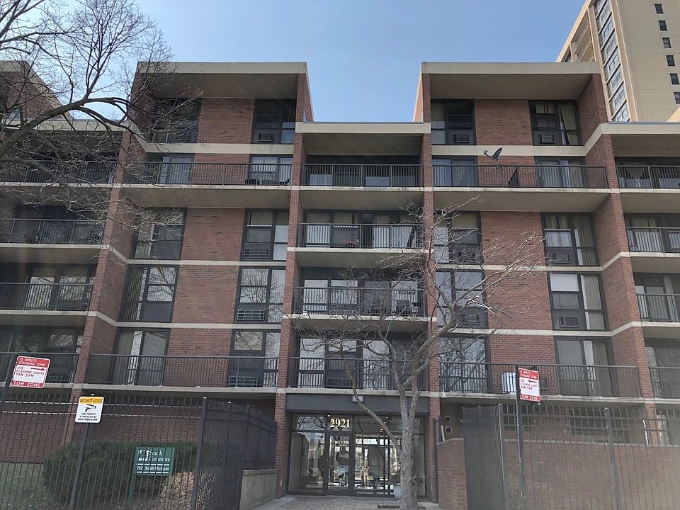 1st image of 2921 S Michigan Ave #511-512