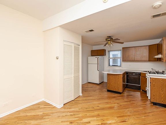 3rd image of 3037 N Southport Ave #1F