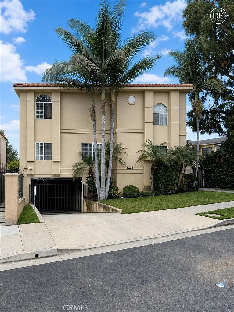 2 bed, 2.5 bath, 1398 sqft, $3,700 — Photo 1