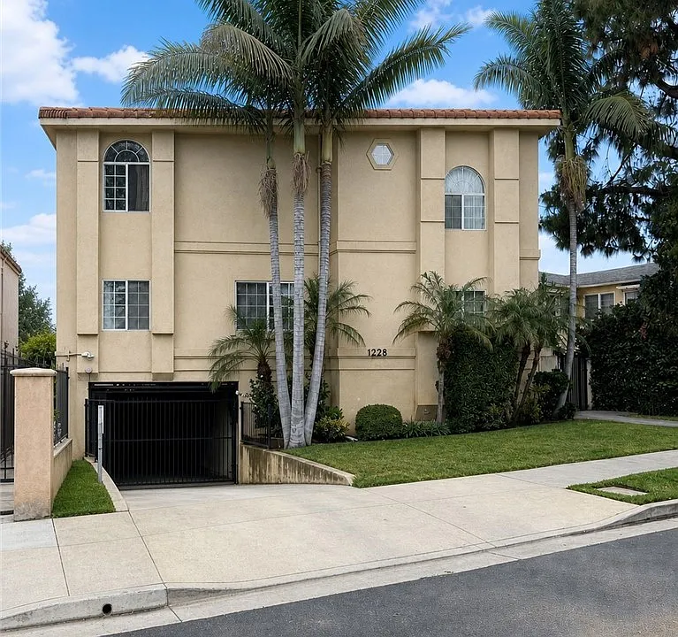 5228 Vantage Ave #6