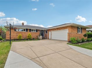 630 Long Ridge Dr, Seven Hills, OH 44131