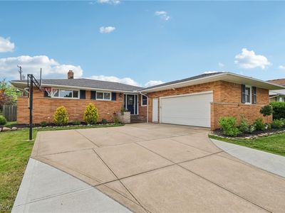630 Long Ridge Dr, Seven Hills, OH, 44131