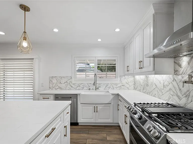 10811 Des Moines Ave — Photo 17
