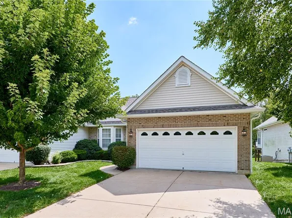 239 Park Ridge Dr #74B, O'Fallon, MO 63366