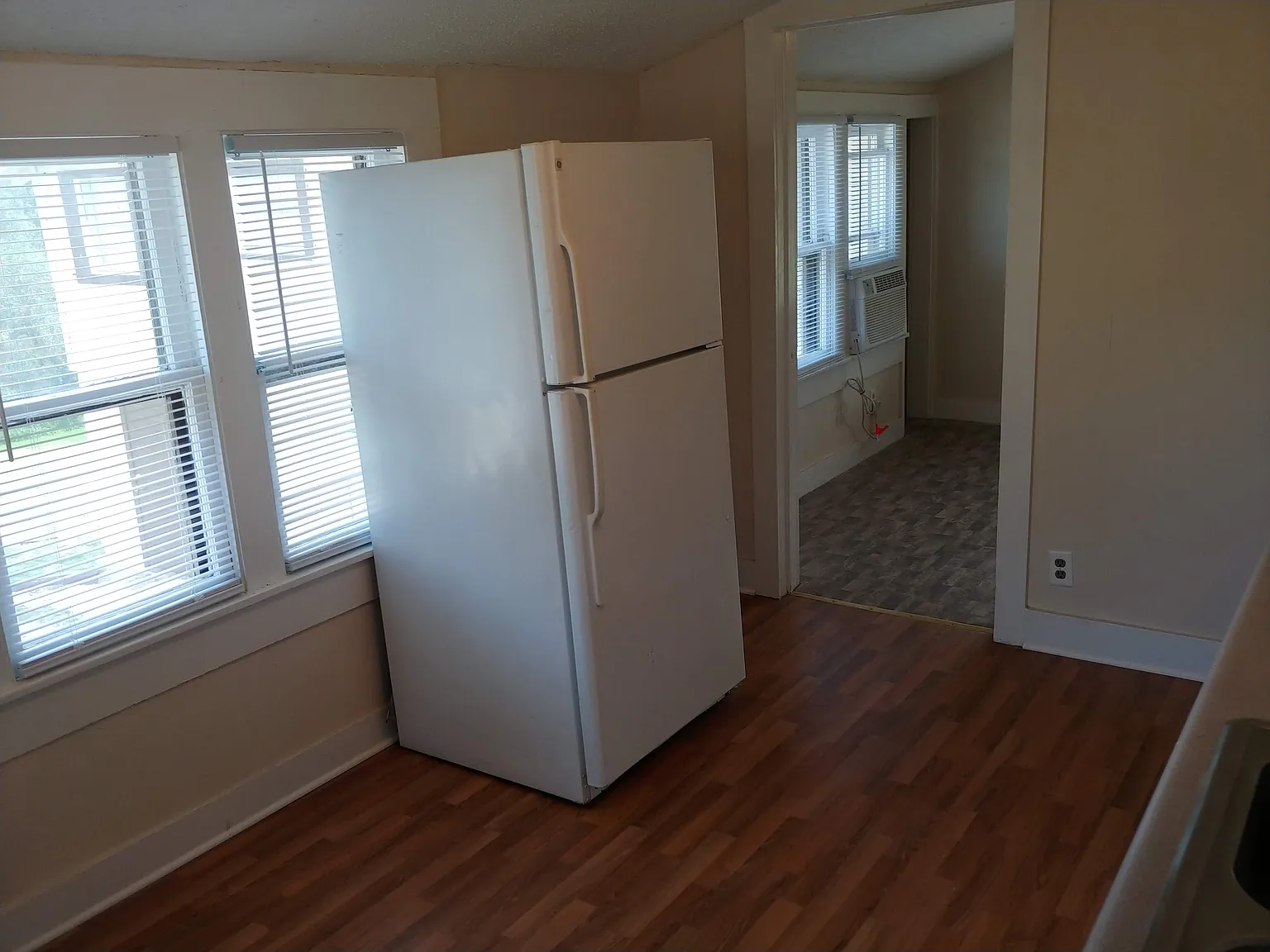 3 bed, 1000 sqft, $1,100 — Photo 4