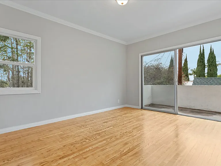 1051 S Cochran Ave #7 — Photo 10