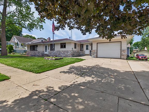 2nd image of 305 4th St