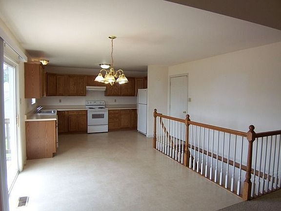 4th image of 27 Lindsey Dr