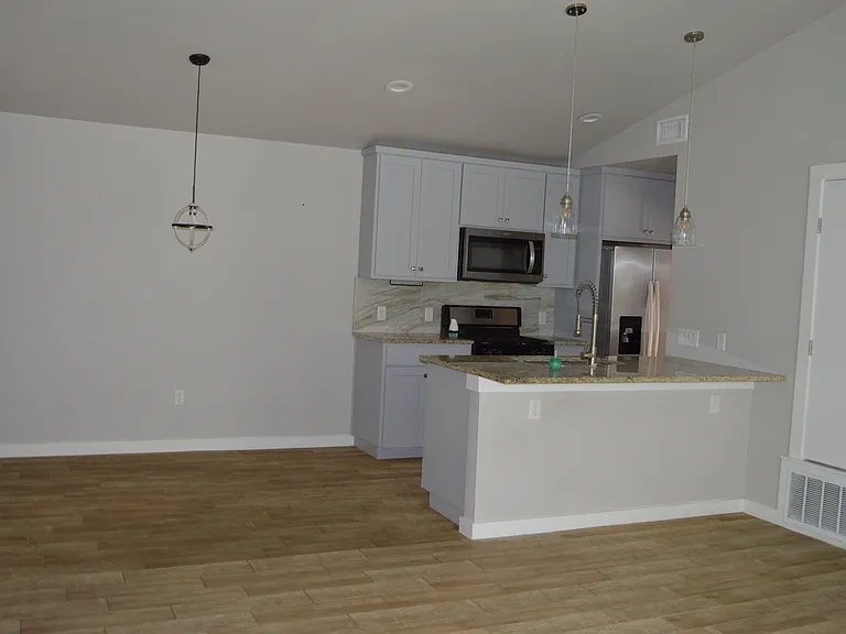 9404 Menchaca Rd — Photo 3