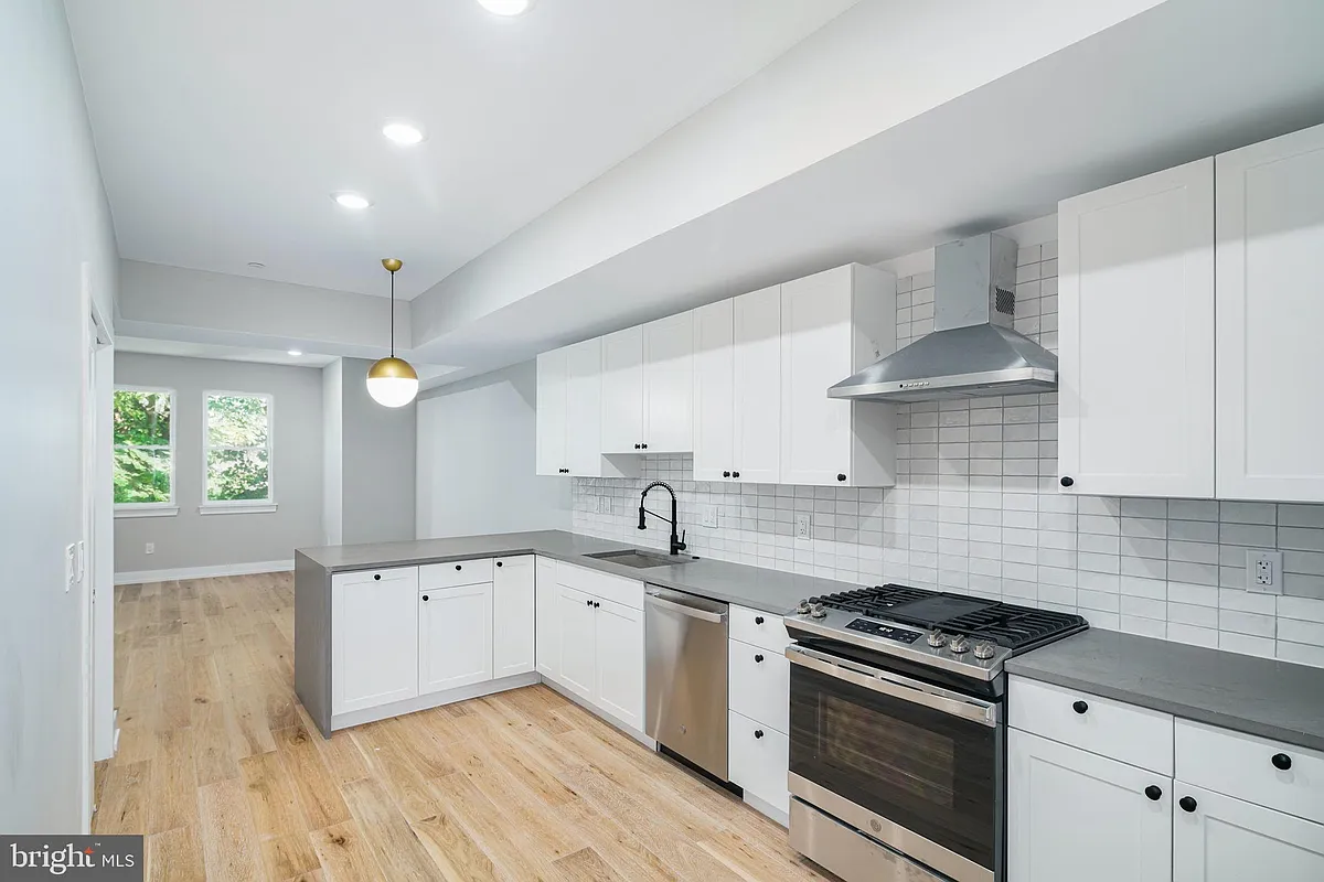 Building Photo - 2709 W Jefferson St #B