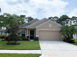 422 Briarcliff Cir, Sebastian, FL 32958