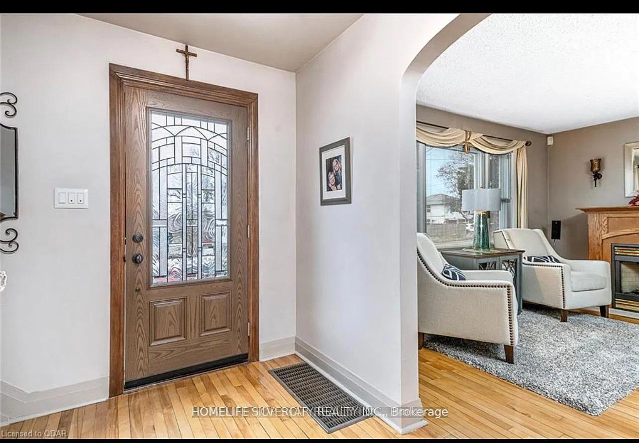2 bed, $2,050 — Photo 2