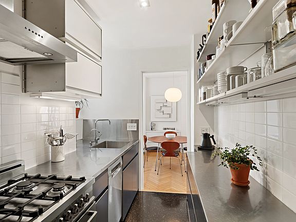 5th image of 17 W 54th St APT 4A