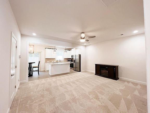 3rd image of 705 Wintergarden Pl