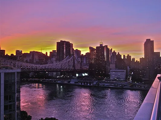 Sold by Sotheby's International Realty | media 9