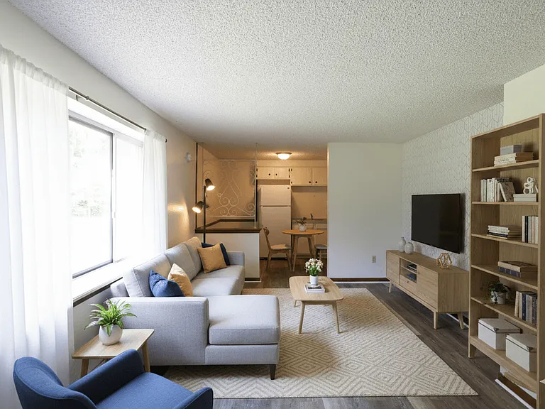 Lincoln Square Apartments — Photo 18