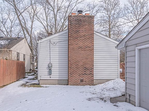 5th image of 307 Hiawatha St