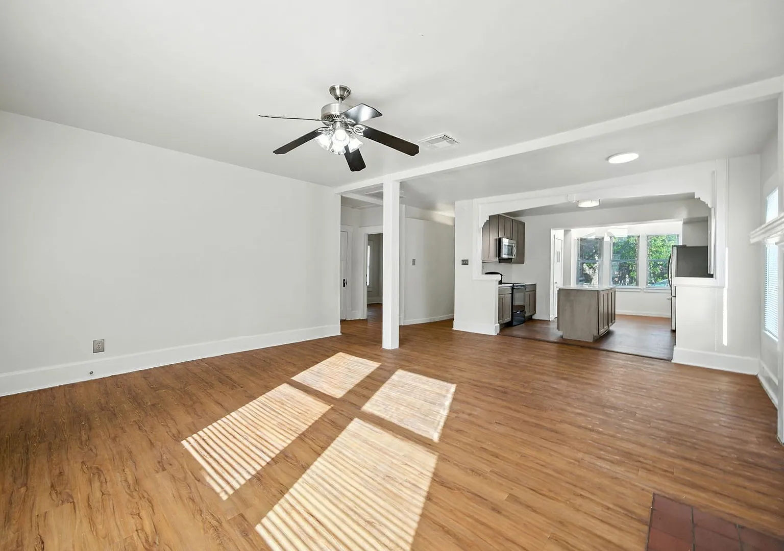Ut Pre-Lease: 5 Bed / 3 Bath Remodeled West Campus House, Walk To Ut, Entertainment, Restaurants,... — Photo 4